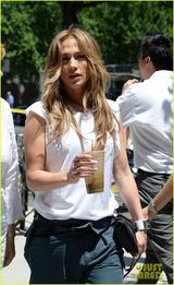 组图：詹妮弗-洛佩兹离婚后亮相 黑超难掩倦容