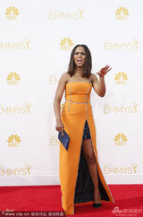 组图：《丑闻》女星凯莉-华盛顿橘色礼服现身