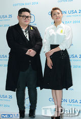 组图：韩星河智苑出席活动 穿黑白配简单干练