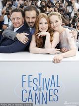 组图：《孤独情事》记者会 杰西卡依偎麦卡沃伊