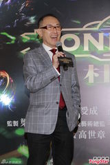 组图：刘嘉玲着复古波点裙 搭梁家辉演舞台剧