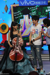 组图：刘昊然欧阳娜娜录《快本》 北爱CP养眼