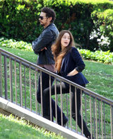 组图：德普未婚妻骑机车俏丽狂野 与弗兰科亲热