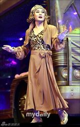 组图：赵权穿女三角裤似Gaga 妖娆赛梦露