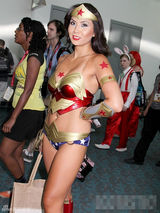 组图：炫酷吊炸天！外国妞儿玩cosplay槽点多