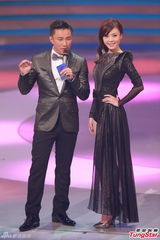 组图：港姐佳丽变身黑裙女战士 秀修长美腿