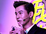 组图：乔振宇《爱笑》一本正经卖萌也是醉了