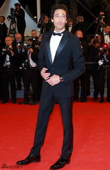 组图：《归来》戛纳首映 巩俐气场强大如女王