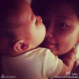 组图：王学兵有爱亲子照曝光 三婚娇妻童颜靓丽