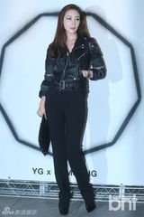 组图：崔智友被拍丑照 鼻孔朝天妆容惨白