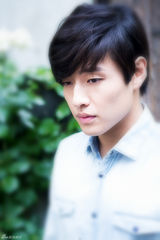 独家：韩星姜河那亲密接触小浪展暖男笑容