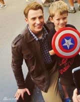 组图：超人+美队抱萌娃暖心 好男人联盟可以有