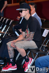 组图：B-Boy庆典在韩召开 朴宰范出席秀纹身