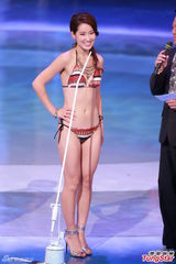 组图：港姐泳装环节吸睛 挺美乳扭蛮腰热辣辣