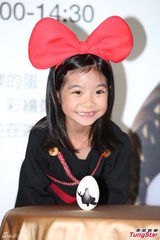 组图：乔乔cospaly化身小魔女 萌样超卡哇伊