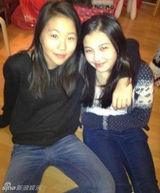 组图：窦靖童短发酷酷哒 与闺蜜合照显亲密