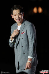 组图：成龙演唱会群星助阵 Super Junior-M任嘉宾