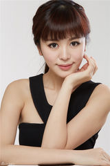 组图：赵多娜小清新写真 齐刘海甜美可人