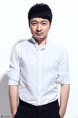 组图：田重最新写真曝光 简约时尚尽显成熟魅力