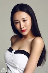 组图：杜十五低胸短裙写真 长发飘逸妩媚诱惑