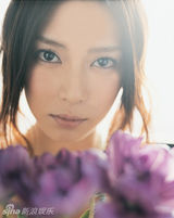 组图：演而优则唱——柴崎幸演戏唱歌两不误