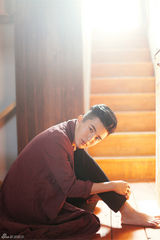 组图：郑斯仁文艺写真曝光 气质温润复古忧郁