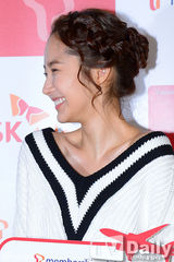 组图：朴敏英粉丝会露香肩 甜美微笑身姿俏