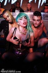 组图：Lady Gaga悉尼夜店开唱 猛男相伴大尺度热舞