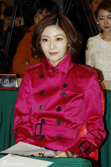 组图：《誓言今生》将登央一 王媛可红装抢镜