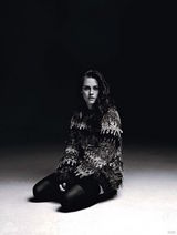 组图：克里斯汀-斯图尔特柔美范儿登杂志秀腿