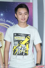 组图：关诗敏孙自佑担纲金钟开场 练舞不敌小孩