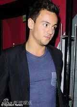 汤姆戴利疑交往奥斯卡获奖编剧 买咖啡被拍(图)