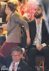 组图：性感女星斯嘉丽与前男友牵手热聊疑旧情复萌