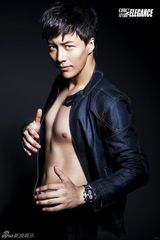 组图：杨金承写真搞怪 “神仙哥哥”演绎男人时尚