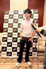 幻灯图：何润东南京签售 阳光硬朗展示独特潮流魅力