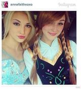 组图：美18岁女孩酷似迪士尼冰雪女王 金发大眼