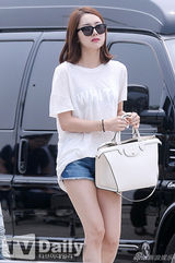 组图：苏怡贤印乔镇甜蜜现身 准夫妇难掩幸福