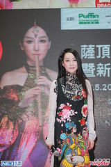 组图：萨顶顶个唱望邀陈奕迅 打算未来定居香港