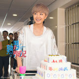 组图：杜淳《熟男养成记》片场庆生