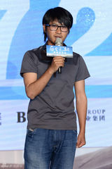 组图：韩寒新片724映 郭敬明附体谢小时代粉丝