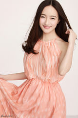 组图：焦俊艳最新大片曝光 大展笑容夏日明媚