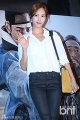 组图：韩星河智苑出席试映会 短裙露粗腿