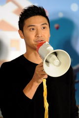 组图：《爸爸1》奶爸再拍片 张亮自曝是学渣