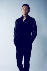 组图：果静林冷酷写真 演绎都市坏男人