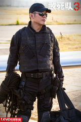 组图：《敢死队3》曝终极海报 吹响暑期集结号