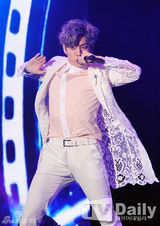 组图：INFINITE新专辑发售Showcase 展华丽群舞