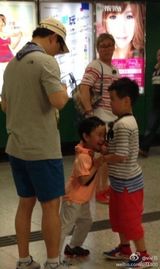 组图：韩版《爸爸》中国行 上海香港两地遭围观