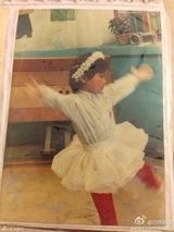 组图：众星晒童年萌照庆儿童节 自幼星范儿足