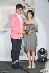 组图：品冠发新片获许茹芸助阵 现场开黄腔调侃