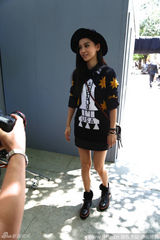 组图：Angelababy“火箭”连衣裙现身显潮范儿